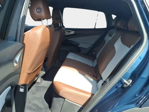 Used 2023 Volkswagen ID.4 Pro image 9