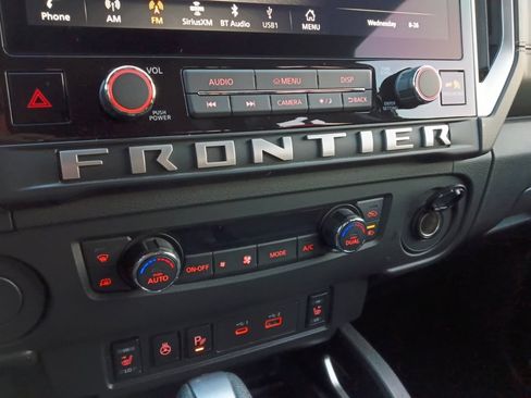 Used 2025 Nissan Frontier SV w/ SV Convenience Package RWD image 18