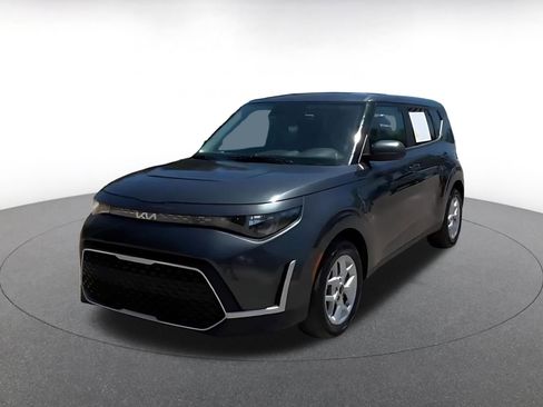 Used 2025 Kia Soul LX w/ LX Technology Package FWD image 7
