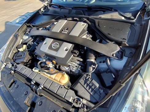 Used 2015 Nissan 370Z Roadster RWD image 12