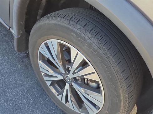 Certified 2021 Nissan Rogue SV w/ Premium Package FWD image 16