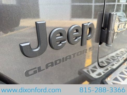 Used 2025 Jeep Gladiator Sport AWD/4WD image 25