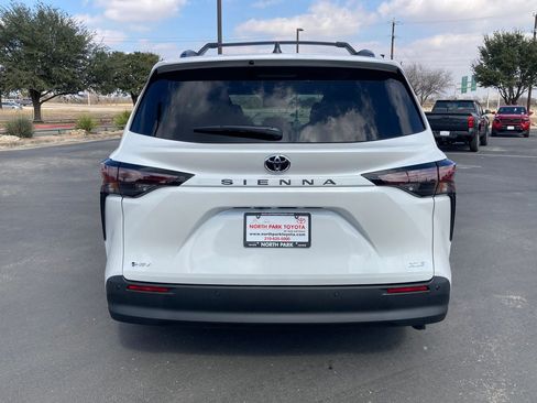 New 2026 Toyota Sienna XLE FWD image 6