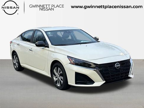 Certified 2025 Nissan Altima 2.5 S image 3