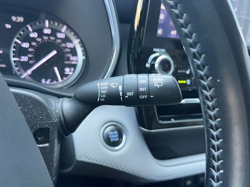 Used 2020 Toyota Highlander Limited AWD/4WD image 22