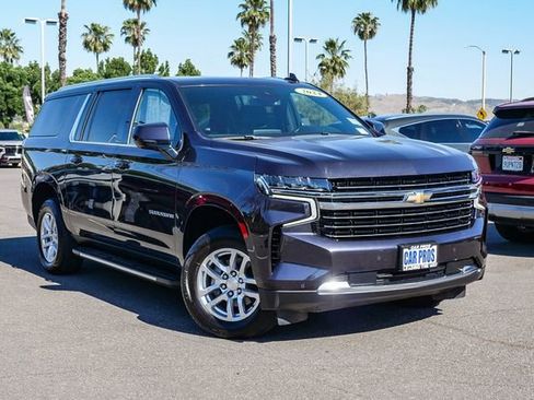 Used 2024 Chevrolet Suburban LT image 2