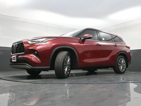 Used 2023 Toyota Highlander Platinum image 32