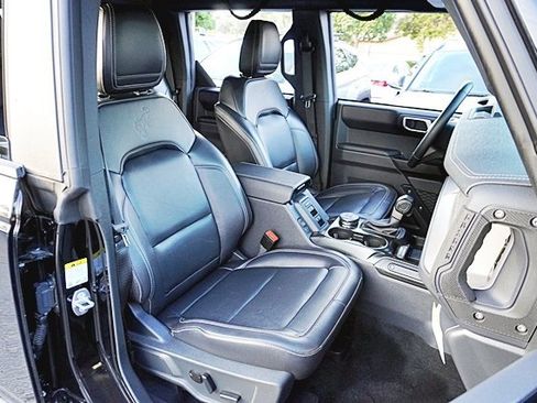 Used 2025 Ford Bronco Outer Banks image 12