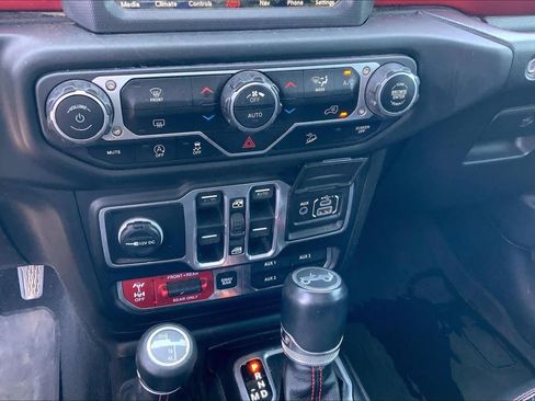 Used 2018 Jeep Wrangler Unlimited Rubicon AWD/4WD image 35