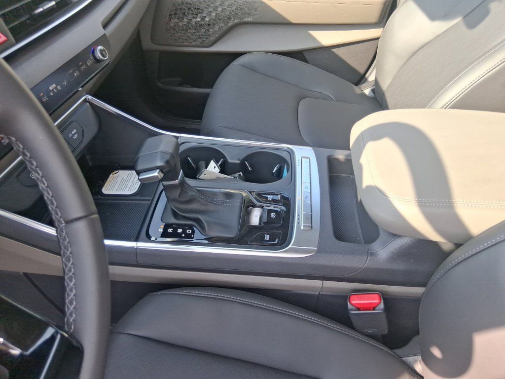 Used 2026 Kia Carnival EX FWD image 14