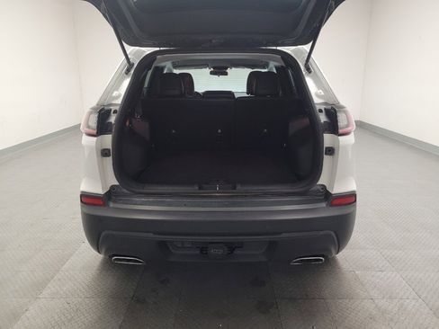 Used 2019 Jeep Cherokee Latitude Plus AWD/4WD image 29