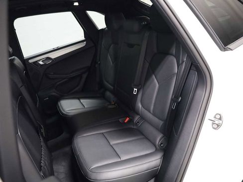 Certified 2026 Porsche Macan AWD/4WD image 36