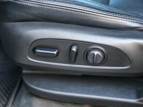 Used 2020 Chevrolet Traverse LT image 21