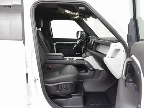 Used 2025 Land Rover Defender 110 X-Dynamic SE image 19