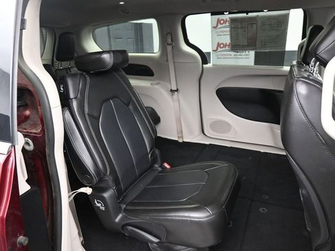 Used 2021 Chrysler Voyager Lxi FWD image 12