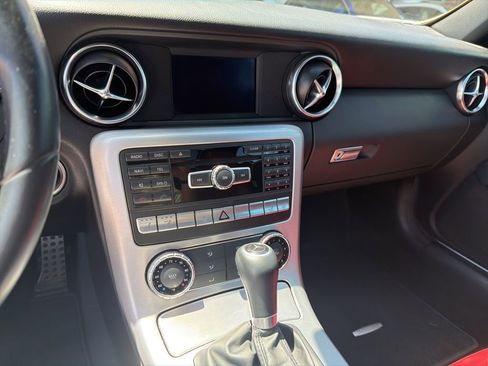 Used 2015 Mercedes-Benz SLK 250 image 10