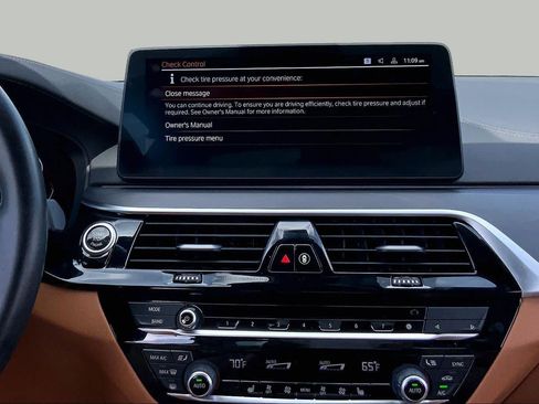 Used 2023 BMW 540i w/ M Sport Package RWD image 7
