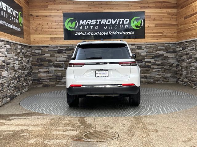Used 2022 Jeep Grand Cherokee Limited AWD/4WD image 10