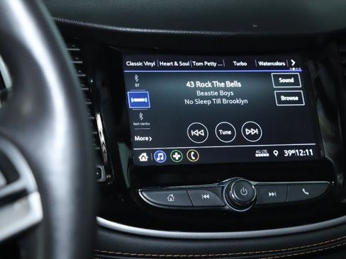 Used 2022 Chevrolet Trax LT w/ LT Convenience Package image 24