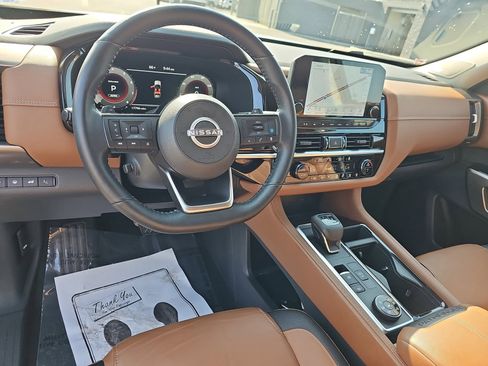 Used 2023 Nissan Pathfinder Platinum AWD/4WD image 18