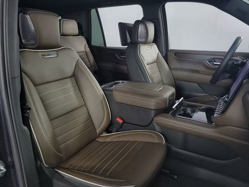 Used 2025 GMC Yukon Denali Ultimate image 17