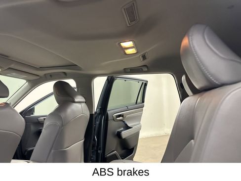 Used 2021 Toyota Highlander Limited AWD/4WD image 32