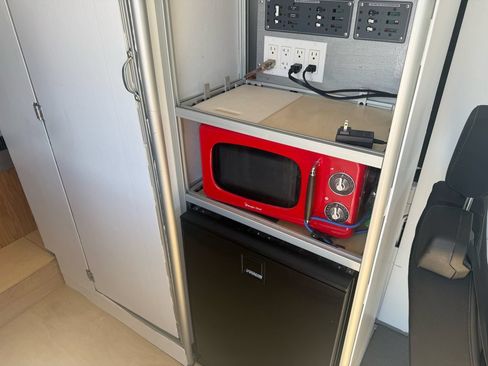 Used 2019 Mercedes-Benz Sprinter 2500 image 35