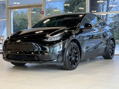 Used 2021 Tesla Model Y Long Range AWD/4WD image 3