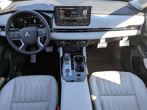 New 2025 Mitsubishi Outlander SEL image 15