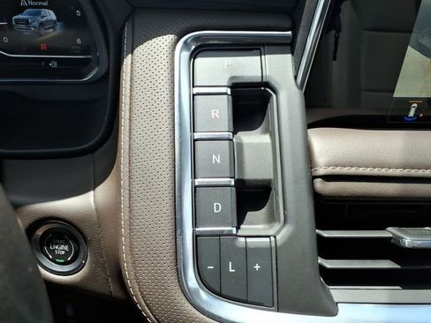 Used 2022 GMC Yukon SLT w/ SLT Premium Package RWD image 29