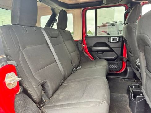Used 2020 Jeep Wrangler Unlimited Sahara AWD/4WD image 31