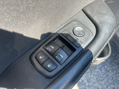 Used 2017 Dodge Challenger SXT RWD image 10