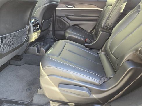 Used 2024 Jeep Grand Cherokee L Limited w/ Black Appearance Package image 32