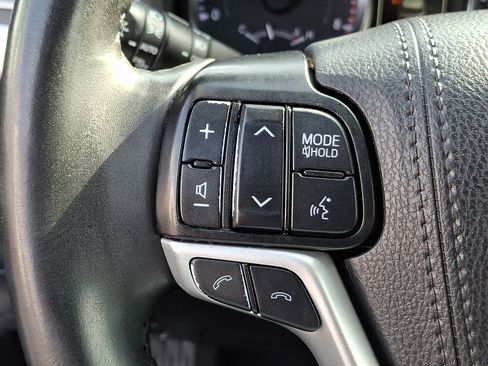 Used 2019 Toyota Highlander Plus AWD/4WD image 25