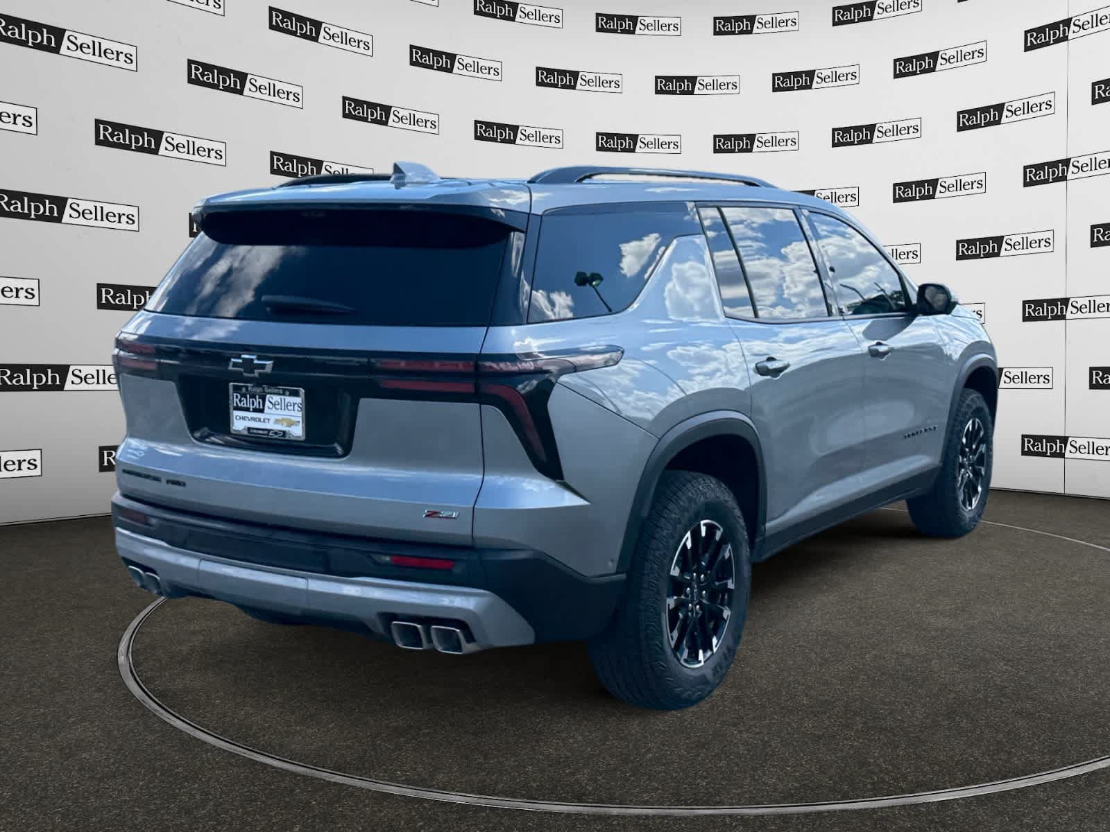 Used 2026 Chevrolet Traverse Z71 w/ Enhanced Driving Package AWD/4WD image 6