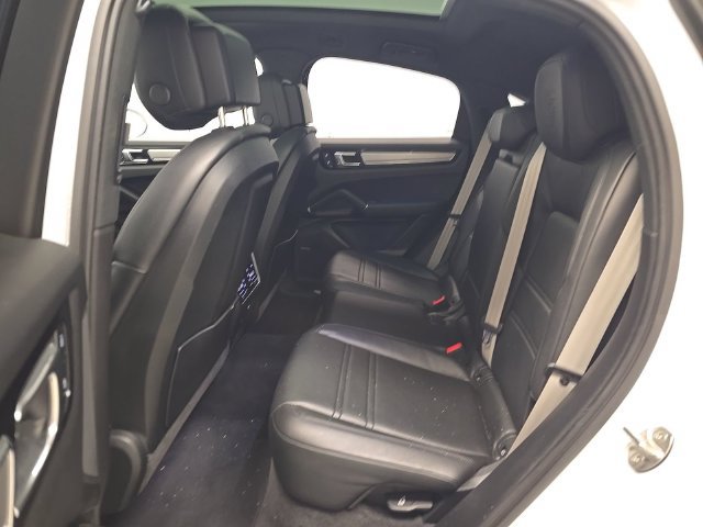 Used 2023 Porsche Cayenne Platinum Edition AWD/4WD image 16