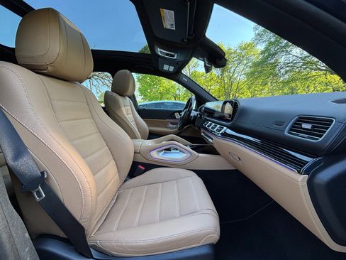 Used 2024 Mercedes-Benz GLS 580 4MATIC image 24