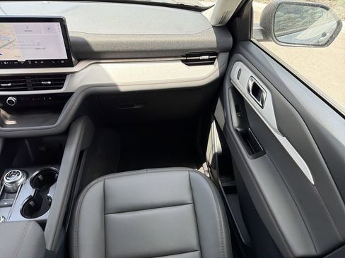 New 2026 Ford Explorer Active w/ Active Comfort Package RWD image 18
