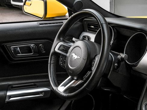 Used 2016 Ford Mustang Premium image 12