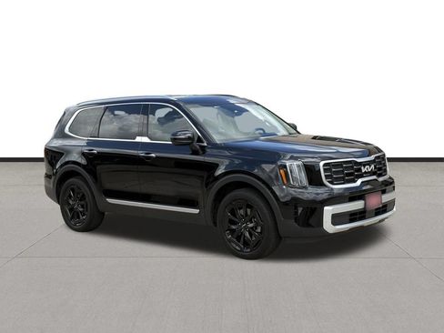 Used 2025 Kia Telluride S FWD image 3