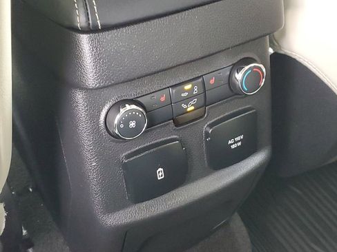 Used 2019 Ford Explorer Platinum image 32