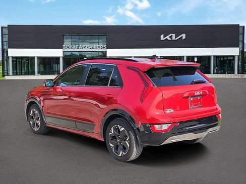 Certified 2024 Kia Niro Wind FWD image 3