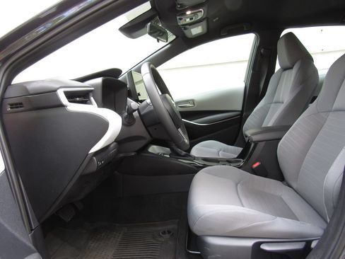 Certified 2025 Toyota Corolla SE FWD image 10