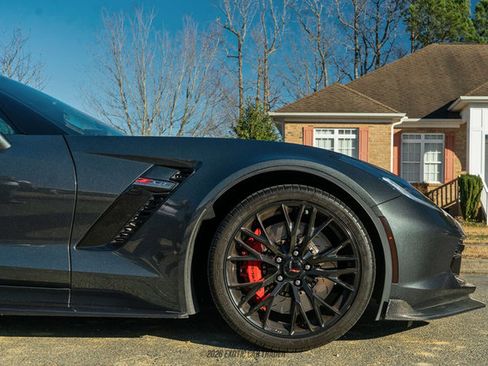Used 2019 Chevrolet Corvette Z06 RWD image 11