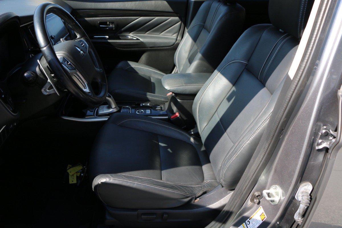 Used 2018 Mitsubishi Outlander SEL AWD/4WD image 26