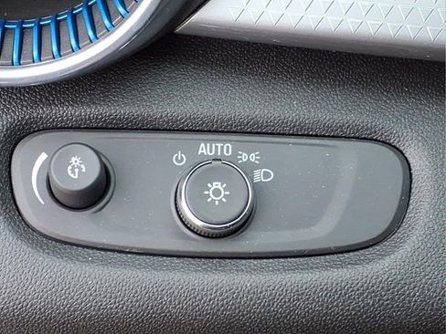 Used 2025 Chevrolet Trax LT w/ Driver Confidence Package image 16