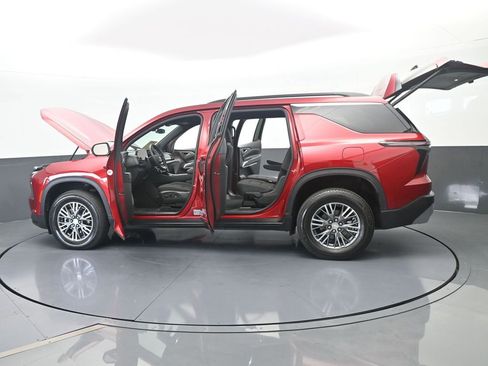 Used 2024 Chevrolet Traverse LT image 76