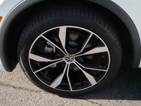 Certified 2022 Volkswagen Tiguan SEL R-Line image 15