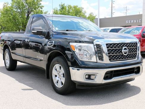 Used 2017 Nissan Titan SV RWD image 4