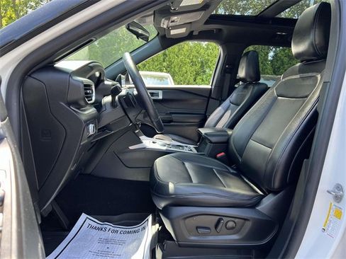 Used 2020 Ford Explorer XLT w/ Equipment Group 202A image 9